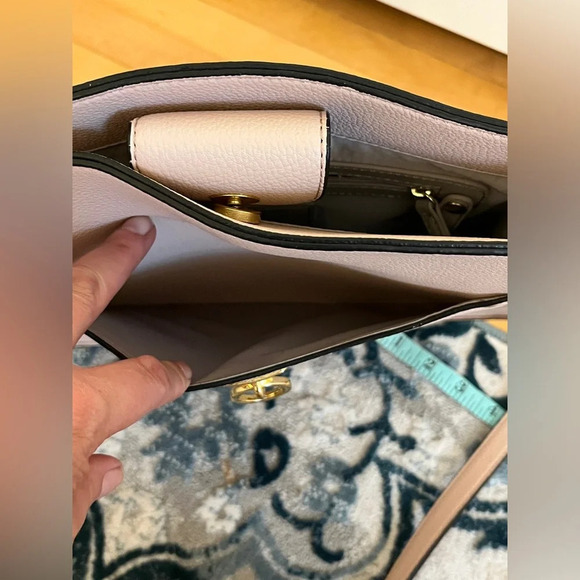 Neiman Marcus leather pale pink crossover bag with gold hardware, magnetic snap - Picture 10 of 11